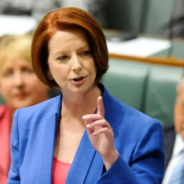 Cam Uçurum: Kadınlar Zirveye Ulaştıklarında Aşağıya Bakmak Zorunda Kalıyor